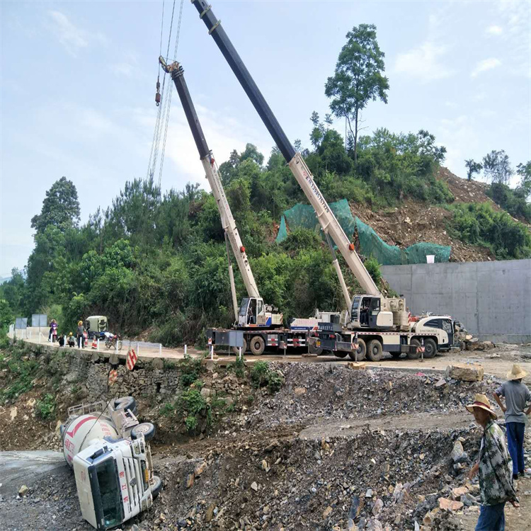 王场镇汽车掉沟里叫吊车救援要多少钱