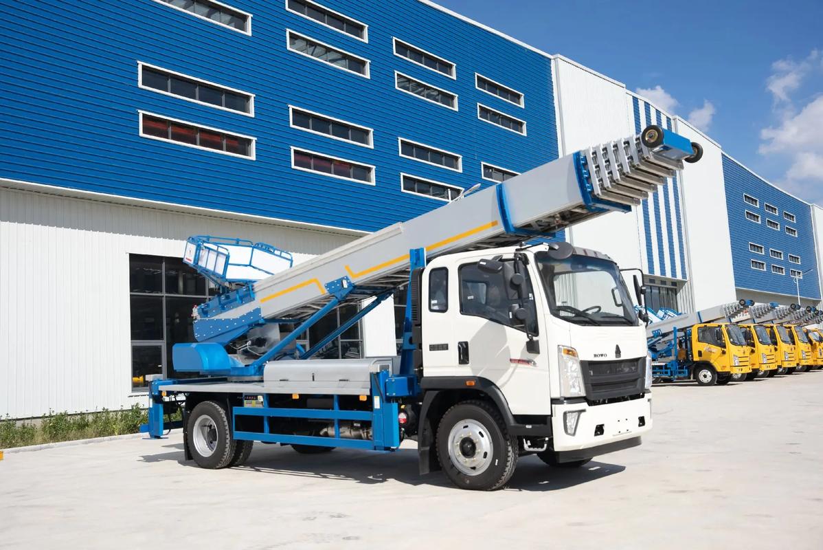 王场镇出租云梯车高空作业车 建筑垃圾搬运